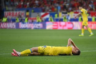 国王官方：韦津科夫遭遇右脚踝三级扭伤 4-6周后重新评估
